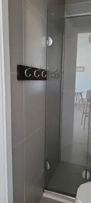 Uma casa de banho em Beira mar Meireles a um passo do mar