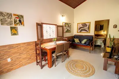 Uma área de estar em Casinha Canoa - Casa Com Ar-Condicionados e Localização Perfeita