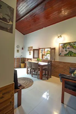 Uma área de estar em Casinha Canoa - Casa Com Ar-Condicionados e Localização Perfeita