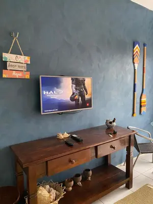 Uma televisão e/ou sistema de entretenimento em Apto Praia da Taíba Vista Mar