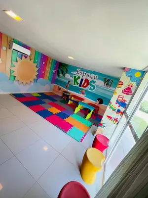 O clube infantil de JJ ALUGUÉIS TEMPORADA VG FUN PRAIA APT 2 QUARTOS ao lado do hotel Vila Galé
