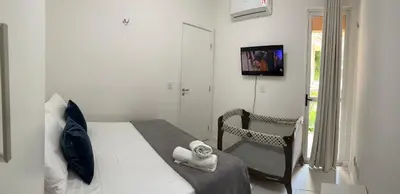 Uma cama ou camas num quarto em PALM BEACH Porto das Dunas, apartamento todo climatizado TÉRREO a 350 metros Beach Park