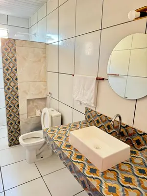 Uma casa de banho em Chalés Panulirus