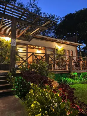 Um jardim no exterior de Pousada Estância Monte Horebe