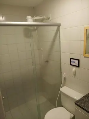 Uma casa de banho em Ap 2 qts - Fortaleza - Praia do Futuro - Piscinas - WiFi - Ar-cond - Garagem