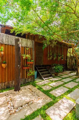 Um jardim no exterior de Villa Papagaio
