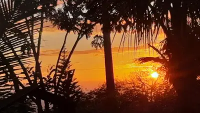 O nascer ou o pôr do sol visto a partir do hotel