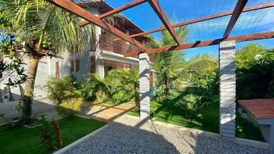 Um jardim no exterior de Bambo Villa