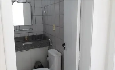 Uma casa de banho em Excelente localização, uma quadra antes do BEACH PARK