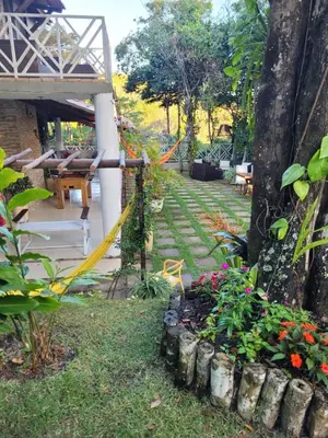 Um jardim no exterior de Vila Mulungu Casa