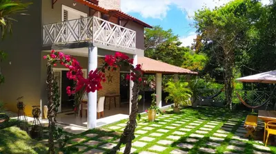 Um jardim no exterior de Vila Mulungu Casa