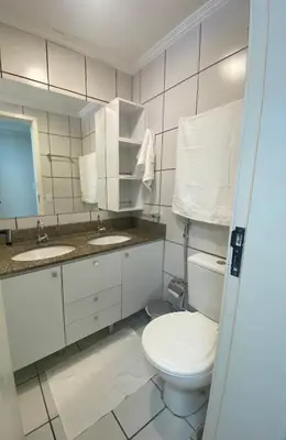 Uma casa de banho em Ed. Porto de Iracema com Vista para o Mar