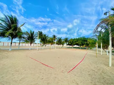 Uma praia em ou perto do apartamento