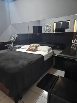 Uma cama ou camas num quarto em House755 Hospedaria