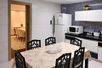 A cozinha ou kitchenette de Excelente Apartamento Sofisticado na Praia do Futuro