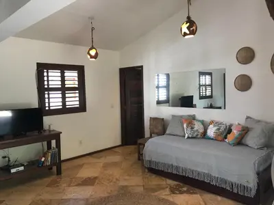 Uma televisão e/ou sistema de entretenimento em Casa Bouganville apartamento 4