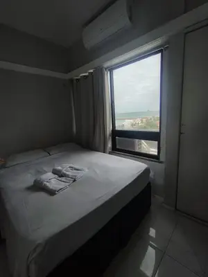 Uma cama ou camas num quarto em Flat na praia de iracema,vista mar 606