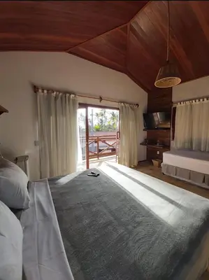 Uma cama ou camas num quarto em Pousada Flor de Lena Icaraizinho - Suíte Jasmim