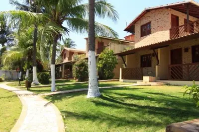 Um jardim no exterior de Arco Mundial Taíba