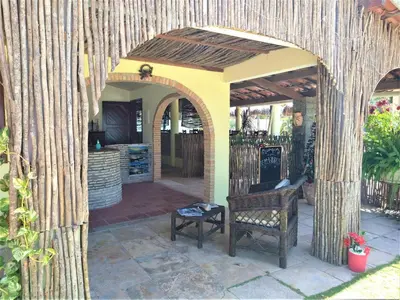 Um jardim no exterior de Arco Mundial Taíba