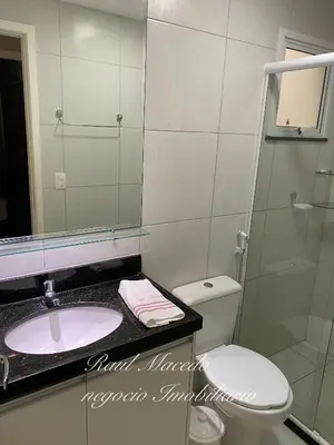 Uma casa de banho em Beach Way Residence