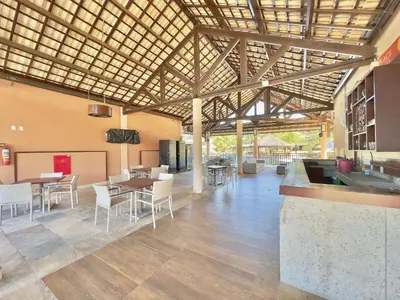 Uma área de estar em Resort Beach Place, Porto das Dunas - CE