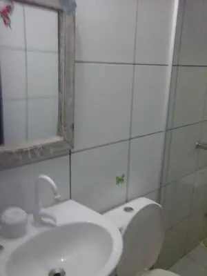 Uma casa de banho em Pousada A Vida é Bela