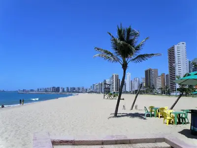 Uma praia em ou perto do apartamento