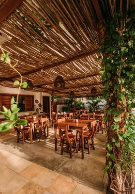Um restaurante ou outro lugar para comer em POUSADA VILLA SOLEIL icaraizinho
