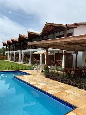 A piscina em ou perto de POUSADA VILLA SOLEIL icaraizinho