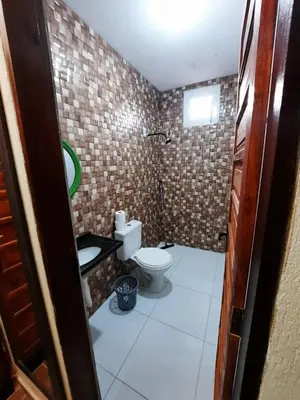 Uma casa de banho em casa praia de guajiru