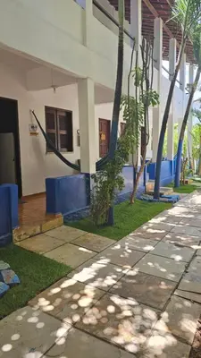 Um jardim no exterior de Pousada Capitolio 02 Canoa Quebrada