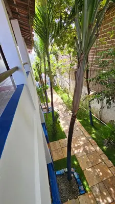 Um jardim no exterior de Pousada Capitolio 02 Canoa Quebrada