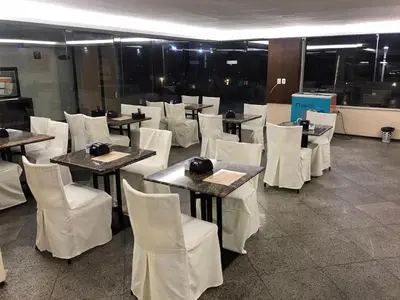 Uma área de estar em 503 Flat mobiliado Praia de Iracema