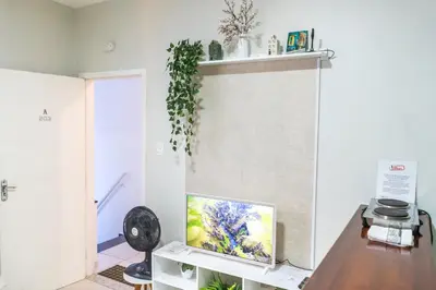 Uma televisão e/ou sistema de entretenimento em Apartamento BEIRA MAR