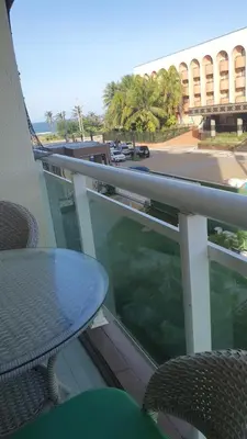 Uma varanda ou terraço em JJ ALUGUÉIS TEMPORADA - APTO 1 QUARTO VG FUN PRAIA ao lado do hotel Vila Galé