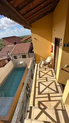 A piscina em ou perto de Residência Tatiane canoa