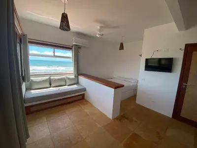Uma televisão e/ou sistema de entretenimento em Navegantes Poente - Os Navegantes