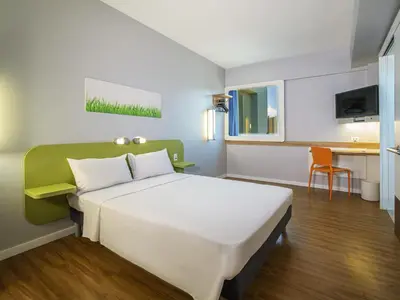 Uma cama ou camas num quarto em Ibis Budget Fortaleza Praia de Iracema