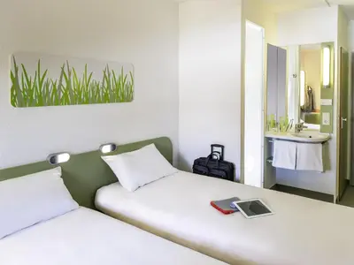 Uma cama ou camas num quarto em Ibis Budget Fortaleza Praia de Iracema