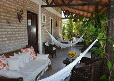 Uma área de estar em Butterfly House