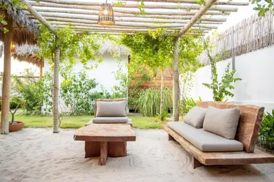 Um jardim no exterior de Vilarejo Preá