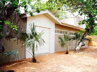 O edifício onde o quarto em acomodação particular está situado