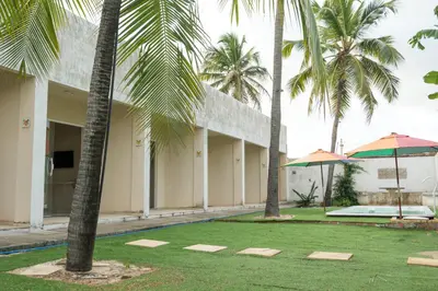 Um jardim no exterior de Flats Taiba Praia Centro
