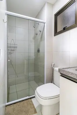 Uma casa de banho em VG Sun Cumbuco Resort a Beira Mar Nascente Sombra e Ventilação C1-207