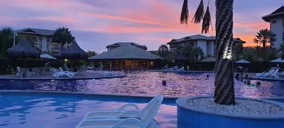 A piscina em ou perto de VG SUN CUMBUCO - PARAÍSO PÉ NA AREIA PARA 4 PESSOAS - COM HIDRO, SAUNA, PISCINA, COZINHA COMPLETA, PARQUINHO E WI-Fl
