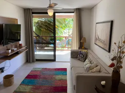 Uma televisão e/ou sistema de entretenimento em Apt Aconchegante no Wai Wai na praia de Cumbuco