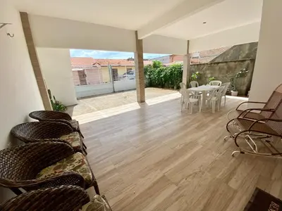 Uma área de estar em Casa Tropicana