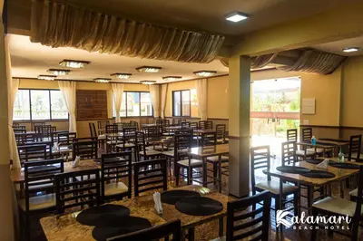 Um restaurante ou outro lugar para comer em Kalamari Beach Hotel