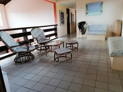 Uma área de estar em Villa Oloh com lazer completo em Caucaia - CE
